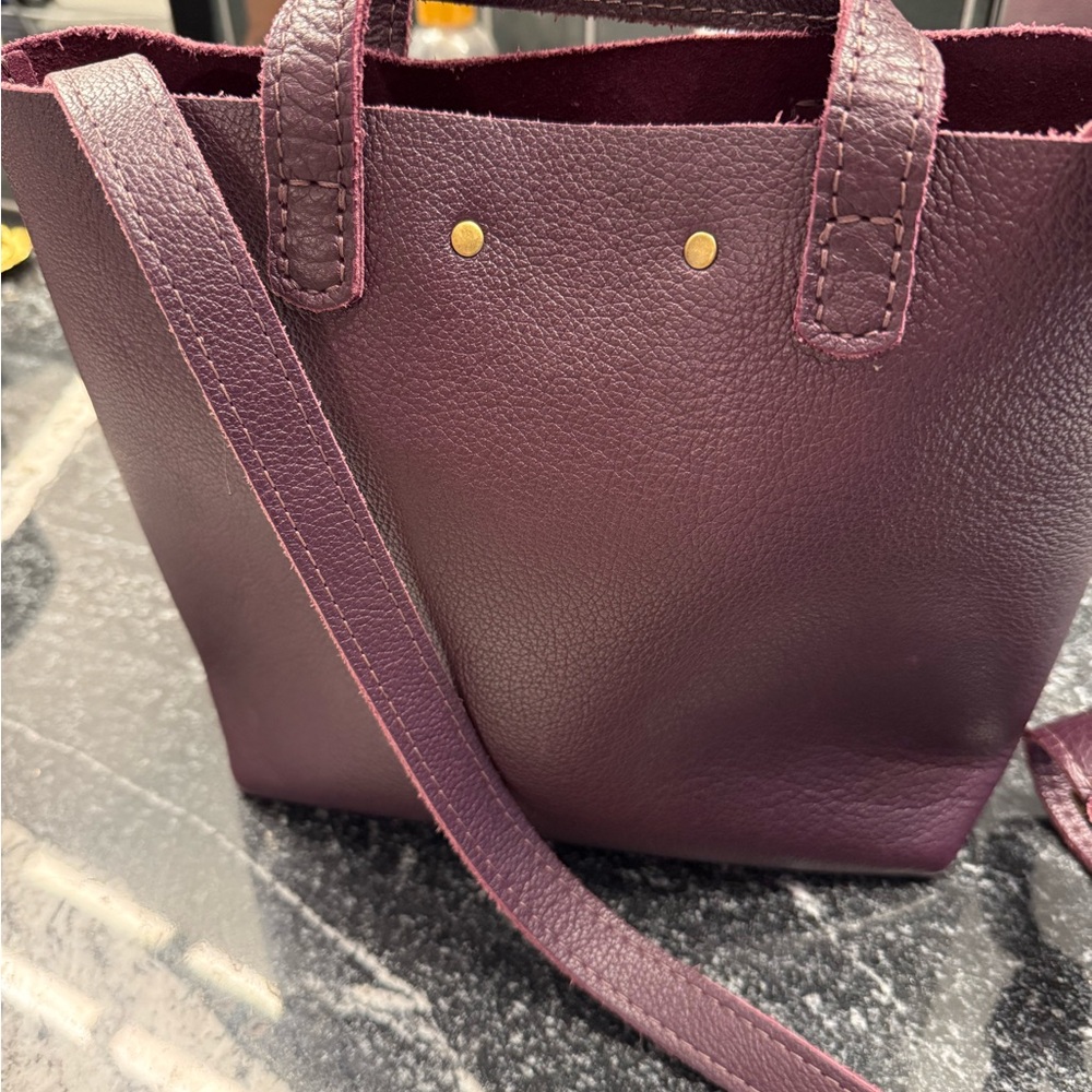 Portland Leather Tote in PLUM - Picture 4 of 5